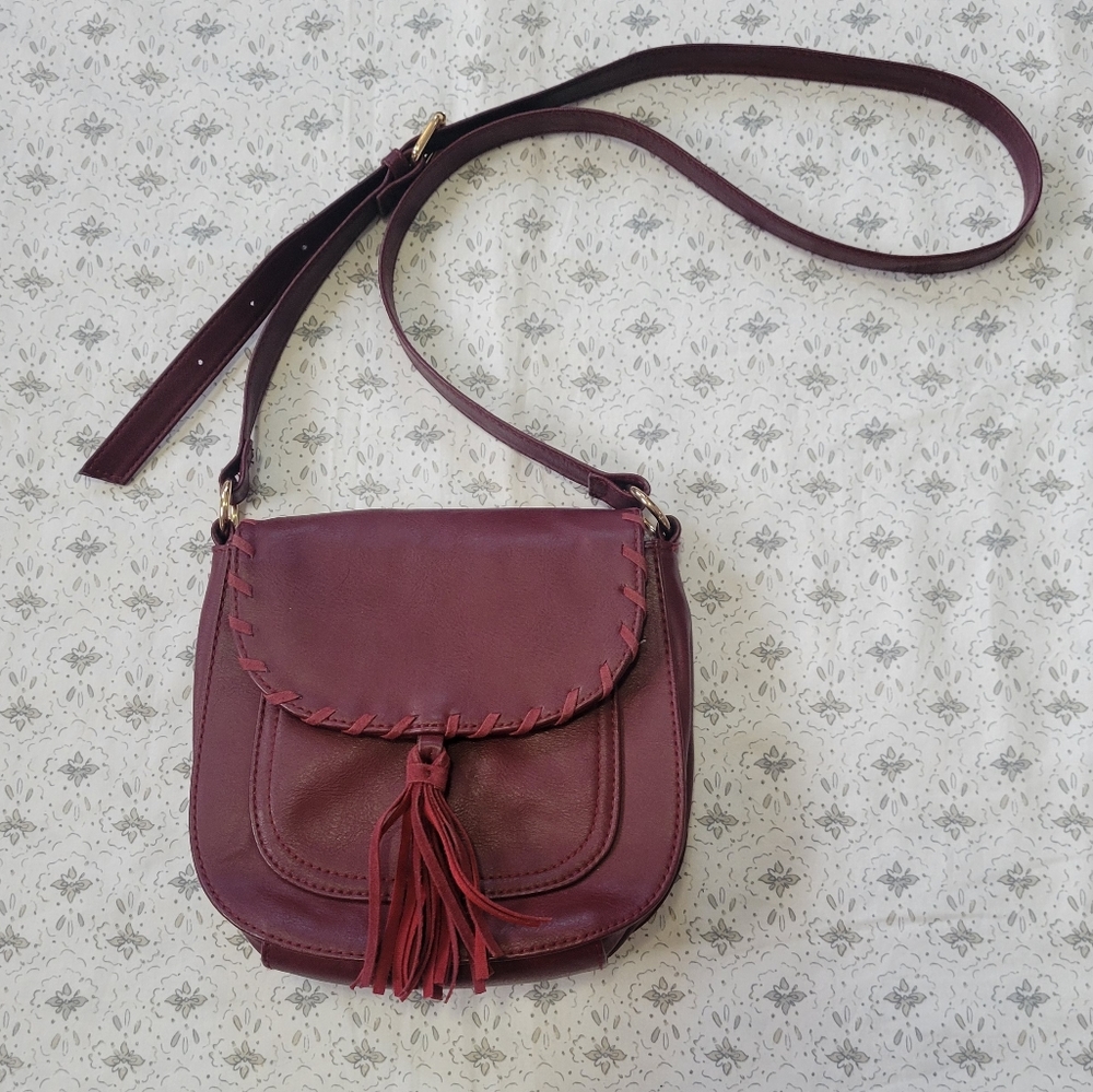 Avon Signature Collection Maroon Wine Whipstitch Saddle Crossbody
